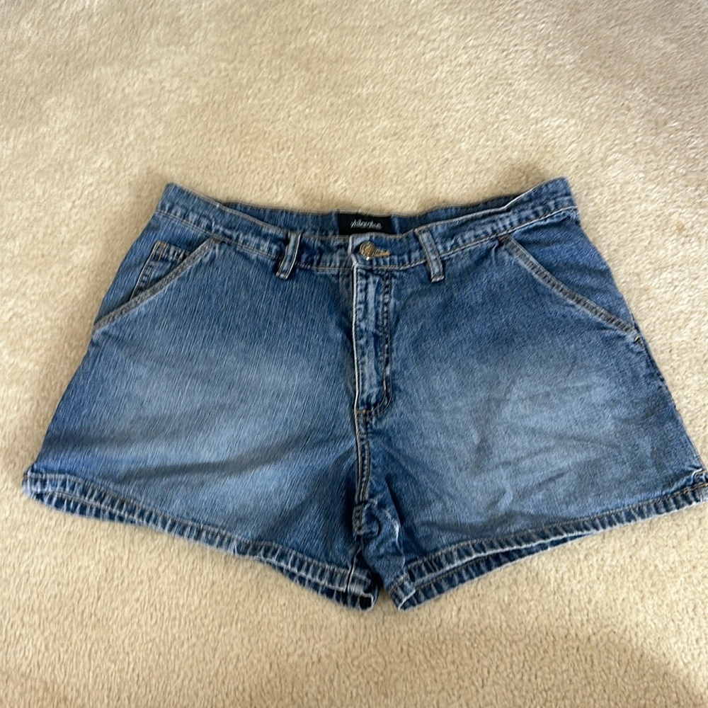 Vintage Xhilaration Low Rise Medium Blue Faded Denim Shorts Juniors Size 13
